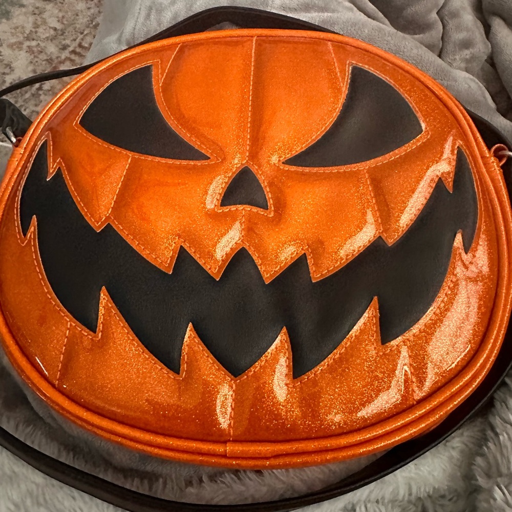 Love Pain and Stitches Pumpkin Kult Bag